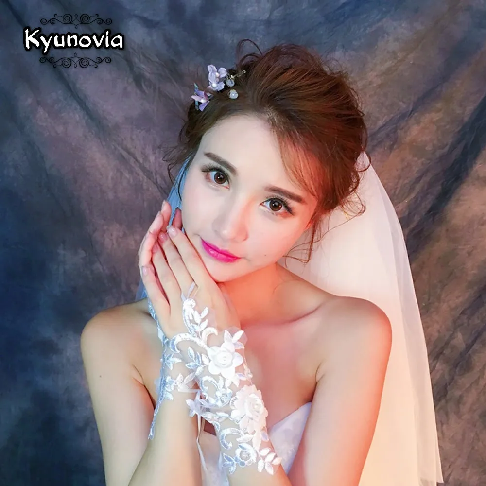 Kyunovia лучшие свадебные белые короткие вечерние перчатки без пальцев Элегантные Вечерние перчатки с жемчугом Свадебные перчатки D78