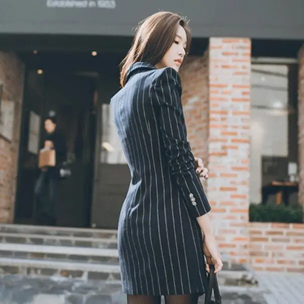 Женское офисное платье облегающий блейзер в полоску с разрезом элегантный