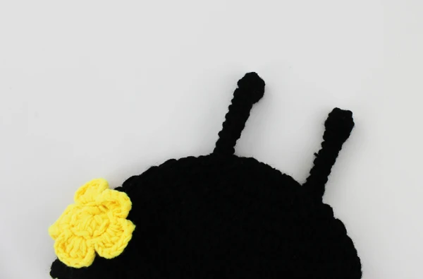 Retail Cute Bee Baby Hat and Bottom Handmade Crochet Newborn Photography Props Baby Hat and Bottom  0-9 Months 1set
