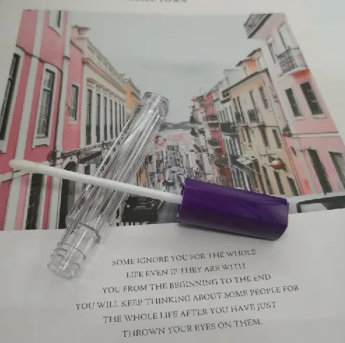 Purple Cover 4 мл пустая квадратная прозрачная косметическая бутылка для хранения жидкой губной помады DIY пластиковая трубка для блеска для губ Высококачественная трубка для блеска для губ - Цвет: Purple Cover