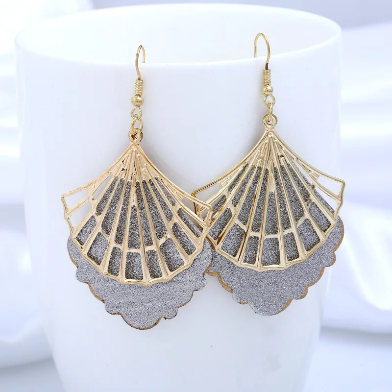 2018 NEW FASHION LADY JEWELLERY GEOMETRIC SHELL SHAPE EARRING WOMEN GIRL GIFT IRON ALLOY GOLD&amp BLACK COLOR TRENDY DROP EARRINGS |