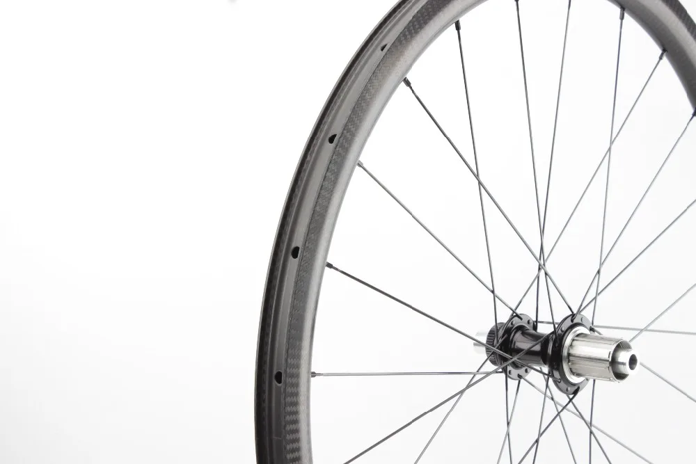 Колеса для дорожного велосипеда с дисковыми тормозами на карбоновых ободах Gravel FSC35-CM-26DSL White Industry T11 CHRIS KING 35mm 26mm Tubeless compatible ready design.