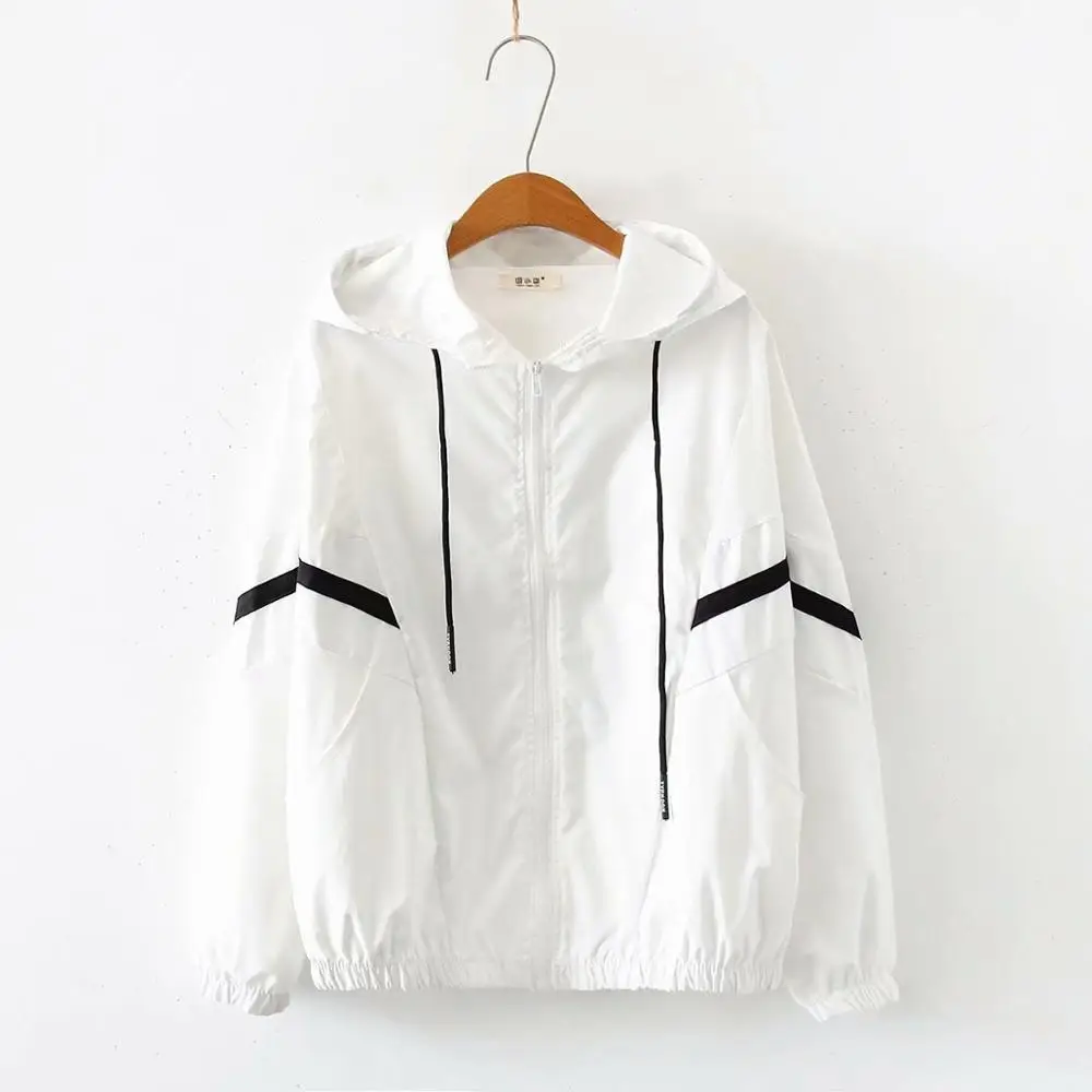 Куртка женская с капюшоном тонкая ветровка рукавом летучая мышь модный пиджак