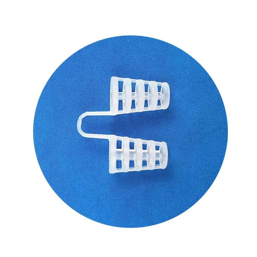 Снимает храп останавливает дыхательный аппарат защищает спящий от храпа зажим