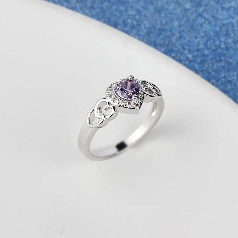 Женское кольцо в форме сердца серебряное с большим розовым циркониевый