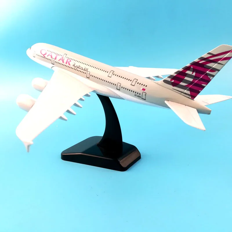 Модель пассажирского самолета A380 из Катара 20 см | Игрушки и хобби