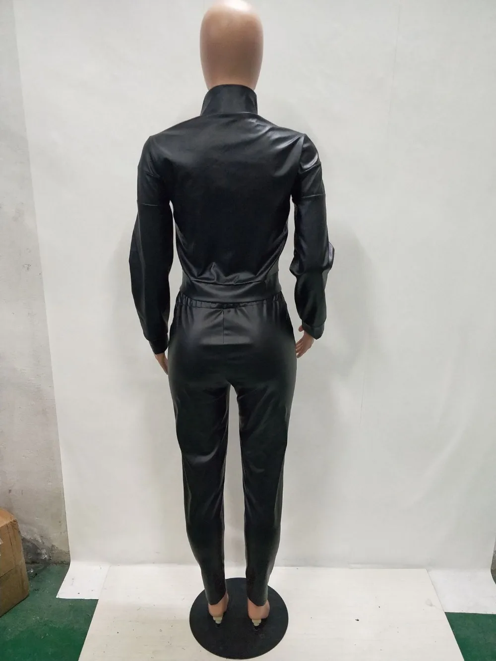 Женские костюмы в стиле панк из искусственной кожи| |