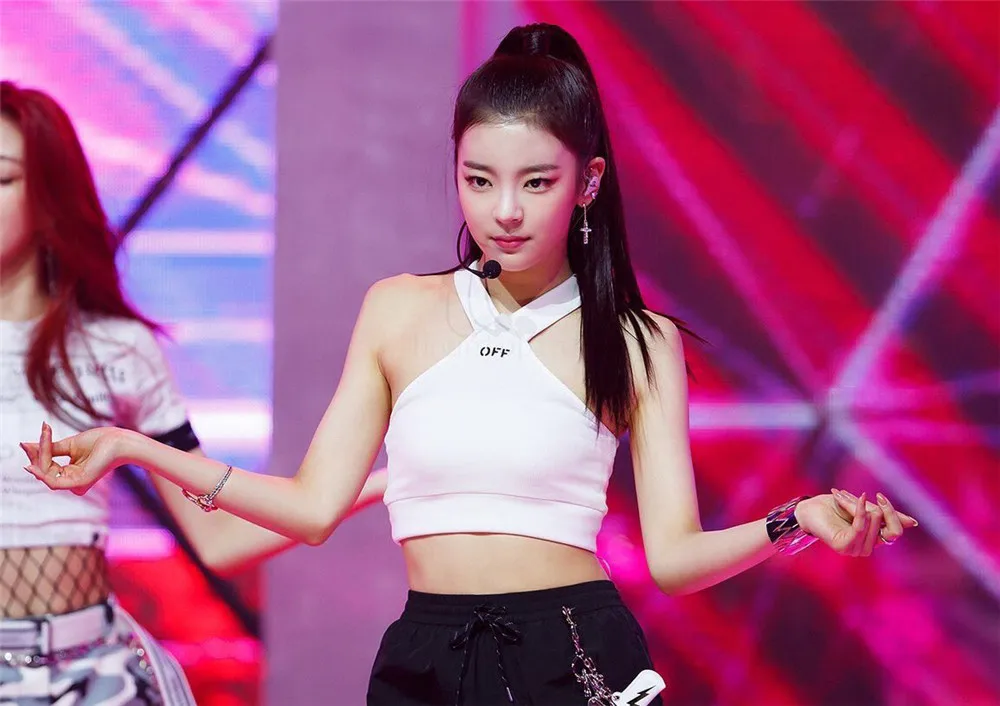 Оранжевый ITZY Kpop плакаты корейские певцы белая бумага с покрытием печатает четкое изображение украшения дома - Цвет: Оранжевый