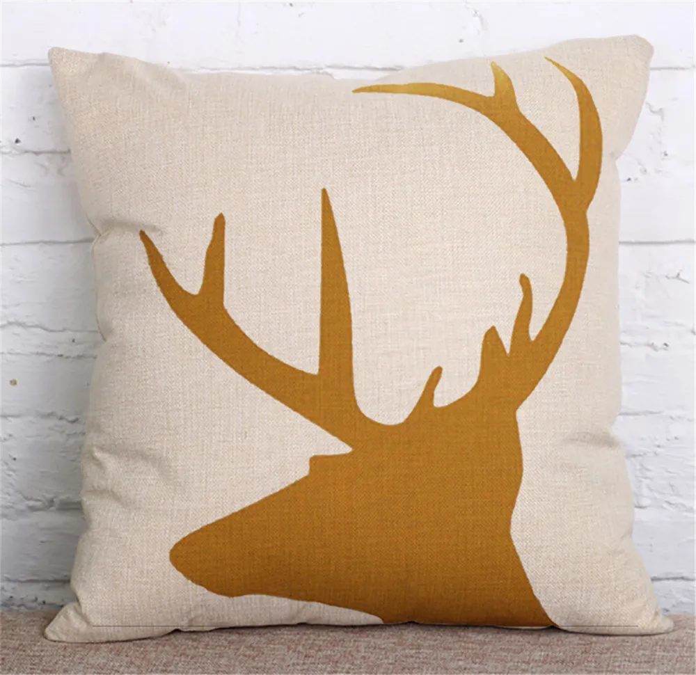 Декоративная наволочка для подушки с геометрическим узором и изображением оленя