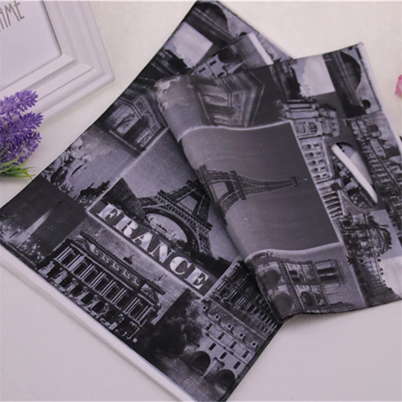 

2021 New Design Wholesale 100pcs/lot 25*35cm Luxury European Style Packaging Bags With Eiffel Tower Clothing Packing Bags