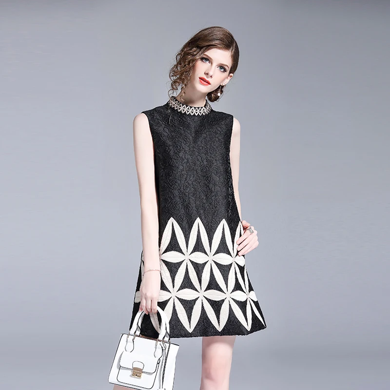 Женское офисное платье без рукавов модельное цельное прямое жаккардовое с
