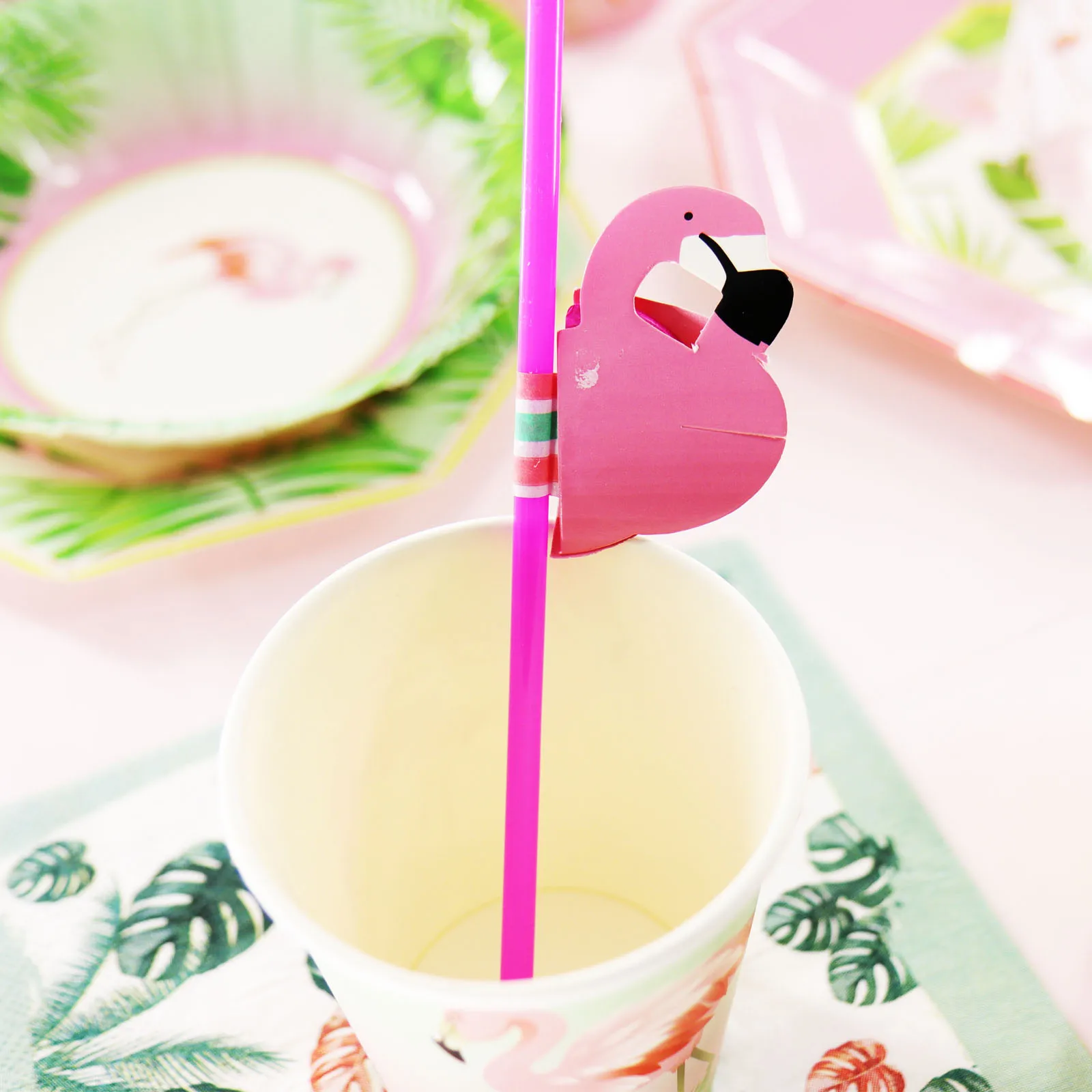 Одноразовая посуда с Фламинго Набор тарелок чашки салфетки трубочки скатерть