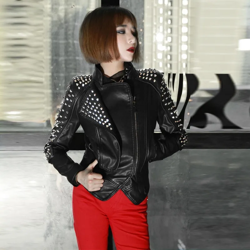 Для женщин короткие из украшенной шипами ПУ кожи куртка рок Slim Fit заклепки Куртки женский панк моторный Байкер искусственная кожа вечерние партии Клубная