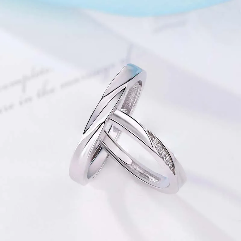 Кольцо из серебра 925 пробы с фианитами |