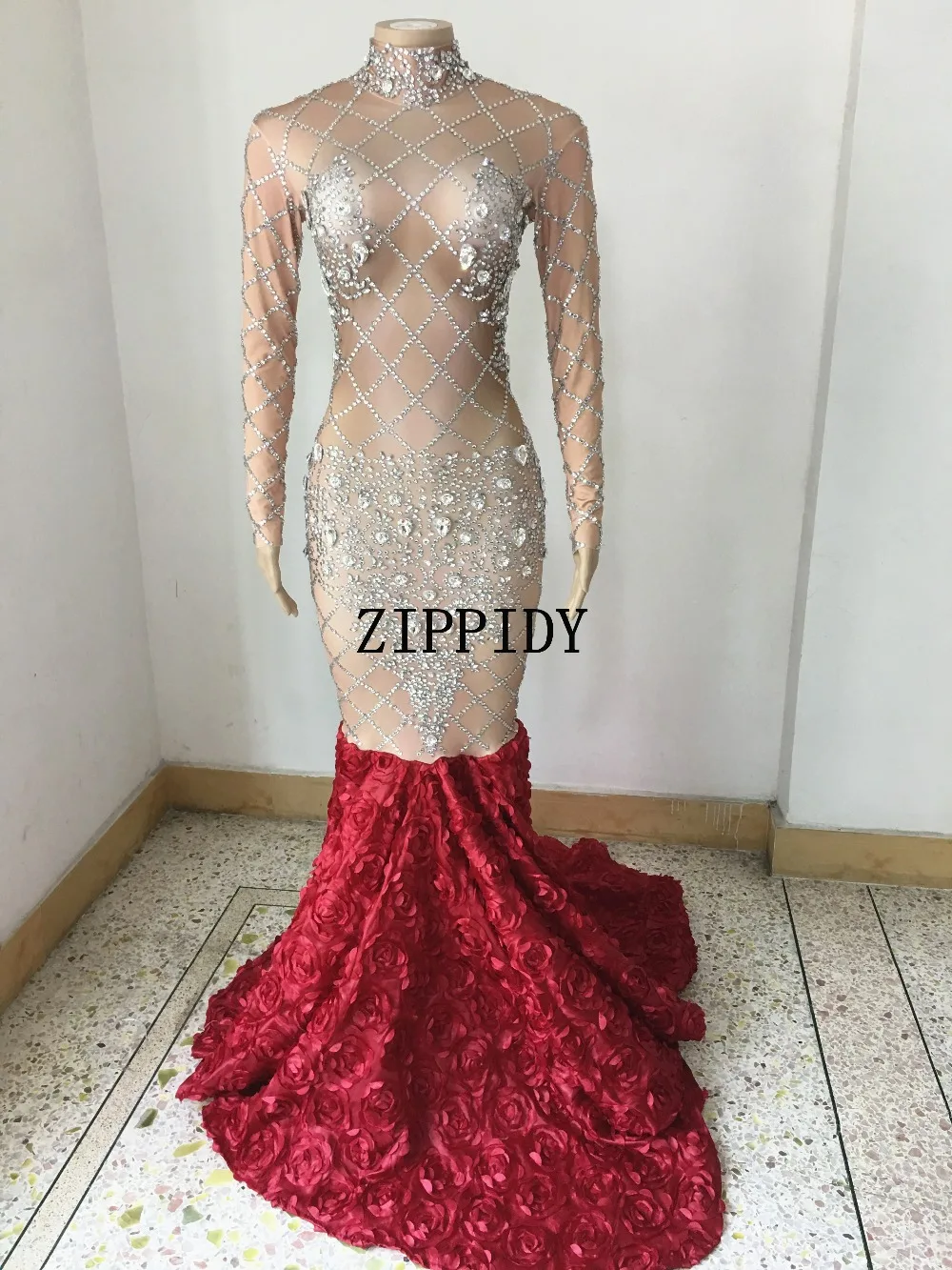 Блестящее платье с большими кристаллами длинный шлейф женский костюм на день