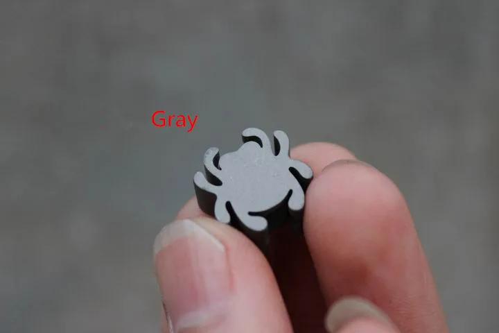 Gray 1 шт. титановый сплав паук нож бусины подвеска со шнурком Паракорд веревка шнур DIY декоративные аксессуары складной многофункциональный нож кулон - Цвет: Gray