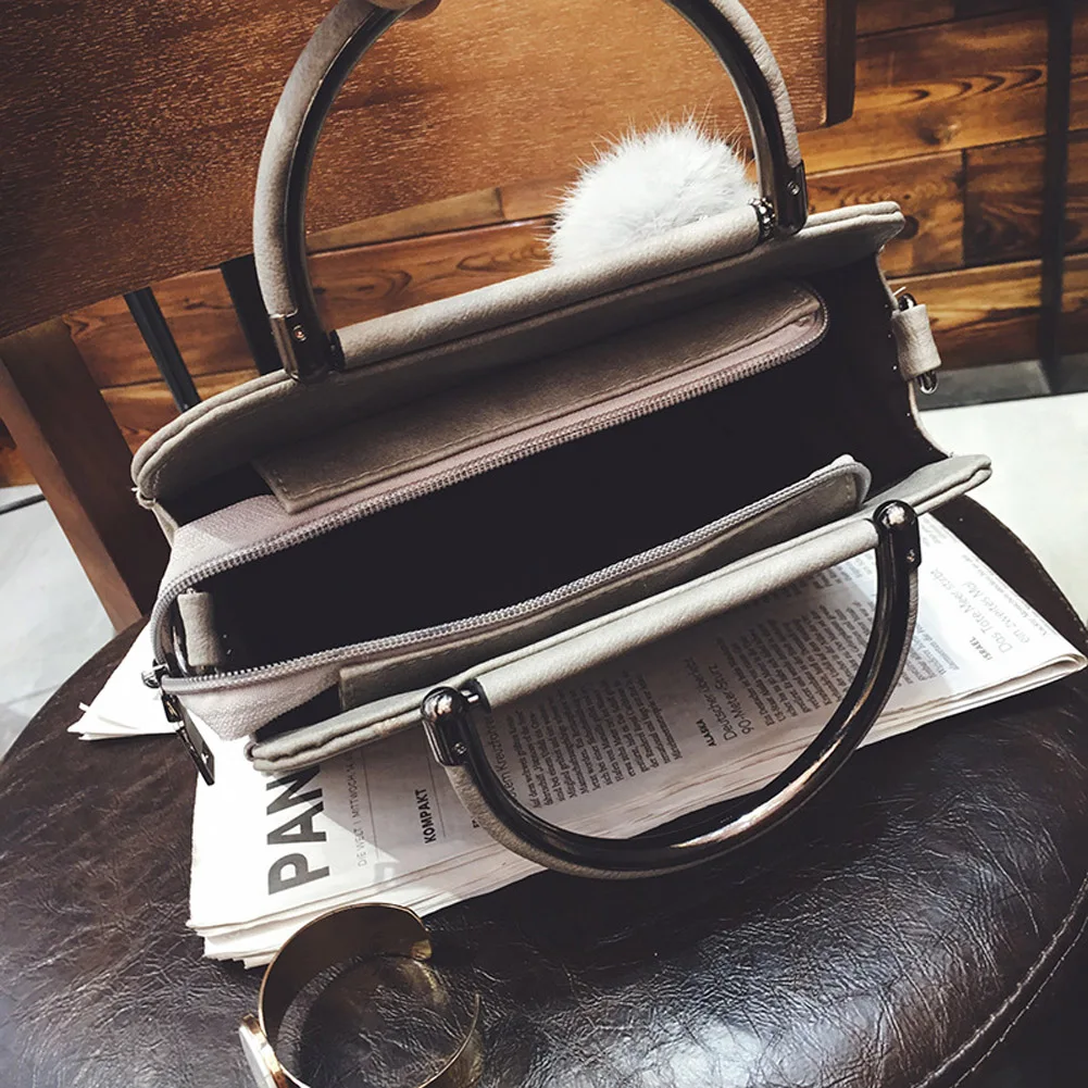 Новинка 2019 популярная женская сумка-мессенджер через плечо сумочка с помпоном