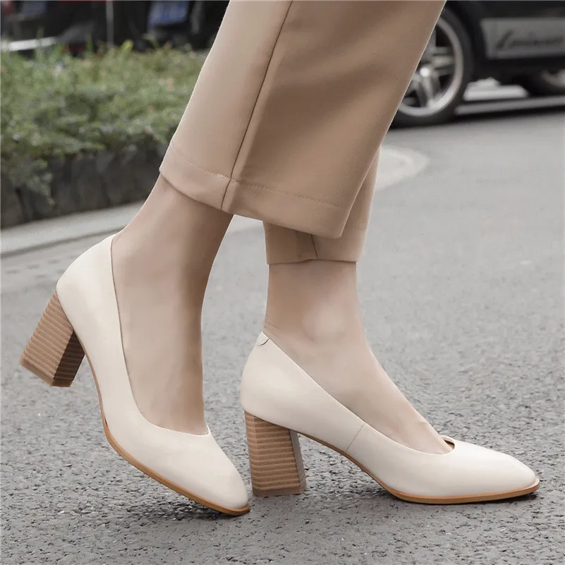 Женские туфли лодочки FEDONAS черные из натуральной кожи с острым носком на весну