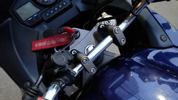 Anodizzato 2 Pollice Girevole Moto Manubrio стояк на 7/" 22 мм Грассо manubrio Morsetto для Yamaha TDM