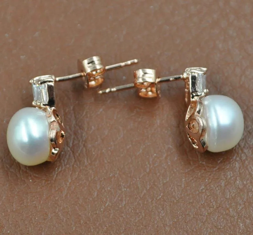 В партии 10 пар размером 7-8 мм Серьги из натурального пресноводного жемчуга |