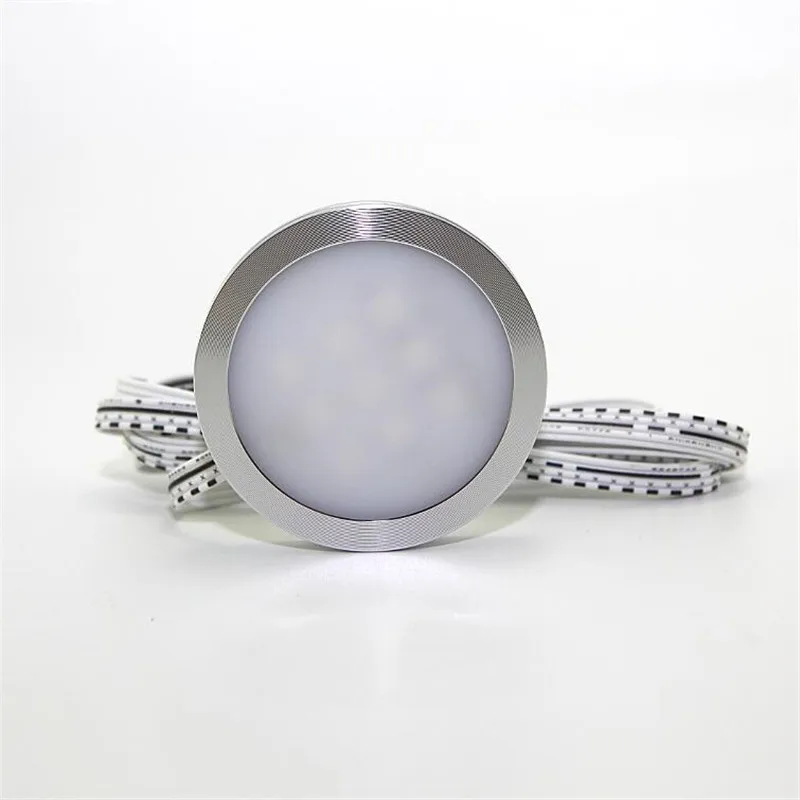 Светодиодный светильник с пультом дистанционного управления и регулируемой