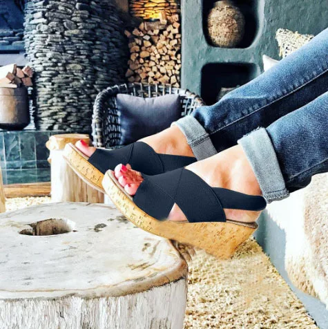 Сандалии-гладиаторы на танкетке с открытым носком босоножки ремешком сзади