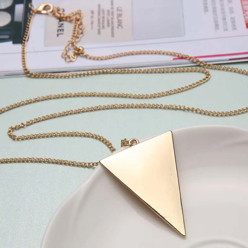 Модное женское ожерелье с треугольным кулоном в стиле панк на зиму. Длинная цепь