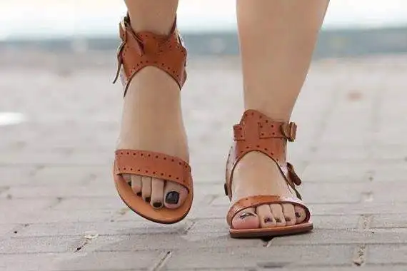 Женские сандалии на плоской подошве дышащие удобные повседневные гладиаторы