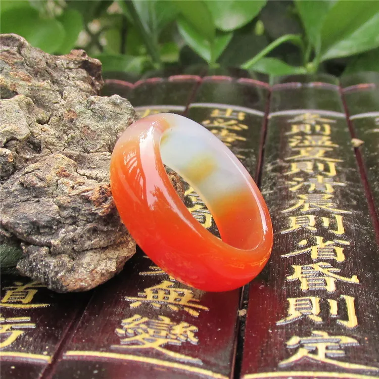Кольцо на палец из натурального красного агата и нефрита 20 мм | Украшения