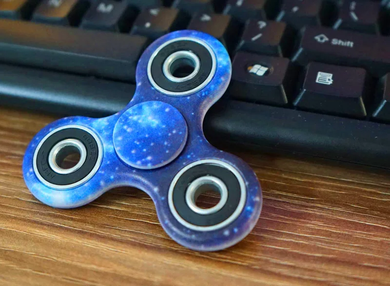 Распродажа Спиннер ручной Спиннер снятие стресса Tri-Spinner Спиннер ручной Спиннер камуфляж многоцветный EDC фокус Игрушки B0507