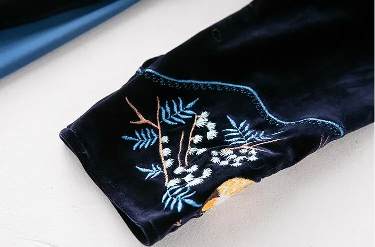 

Chinese traditional clothing women blue velvet dress winter vintage embroidery lady party dress M-XXL