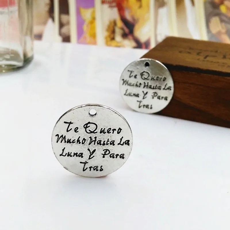 

20pcs 23mm Jewelry Accessories lettering in Spanish I love you to the moon and back charm for bracelet DIY