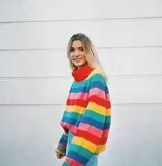 Женский свитер в радужную полоску свободный с высоким воротником 10 шт. Осень-зима