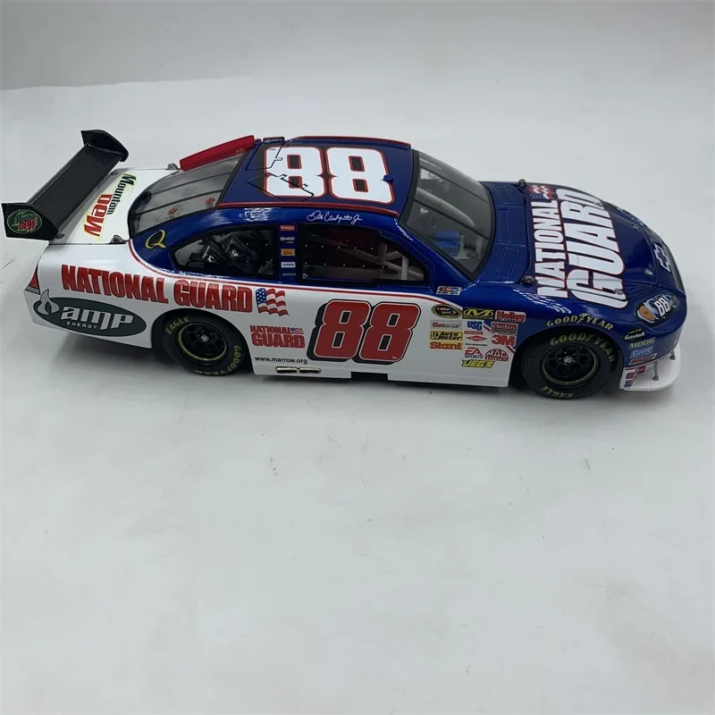 A Оригинальные 1/24 модели автомобилей Chevrolet 2GT3 дизайн чашки литье металла домашний дисплей Коллекция игрушек для детей - Цвет: A