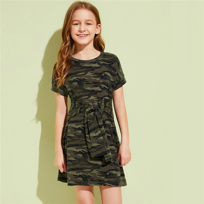 SHEIN Kiddie резинки для девочек, приталенная камуфляжная Повседневная футболка, платье, детская одежда, летние короткие платья с короткими рукавами для детей
