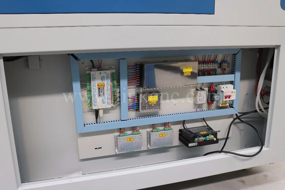 Лазерная резка и гравировка акриловых листов 90 Вт| |