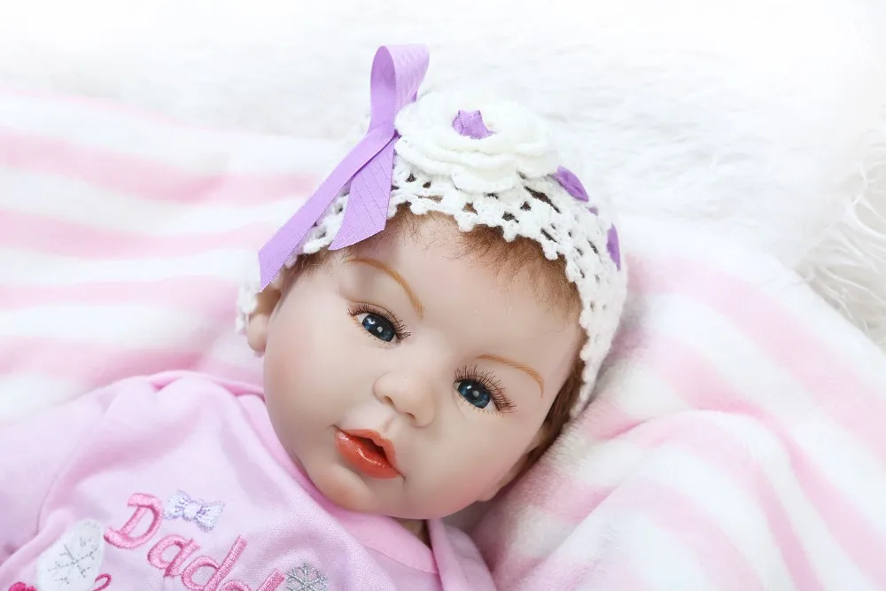 Дизайн 55 см Реалистичная кукла Мягкие силиконовые reborn baby doll корень мохеровая кукла игральные игрушки для детей хороший подарок ко дню рождения