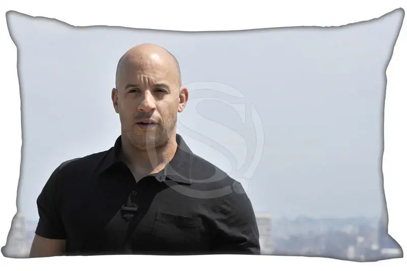 

Чехол Vin Diesel, размер 45x35 см (одна сторона), с принтом, с застежкой-молнией, Полиэстер, Хлопок, наволочка