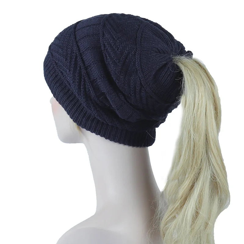 Лыжная шапка с хвостиком зимняя женская флисовой подкладкой теплые Вязаные