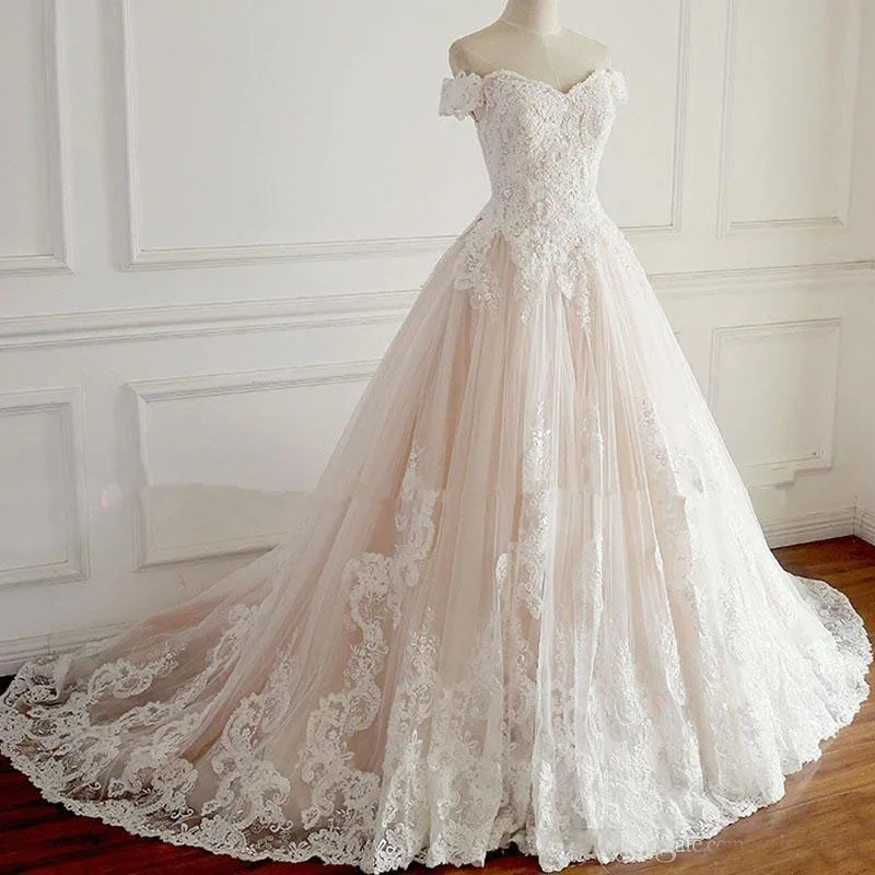 Скромные свадебные платья принцессы 2019 кружевные аппликации с открытыми плечами