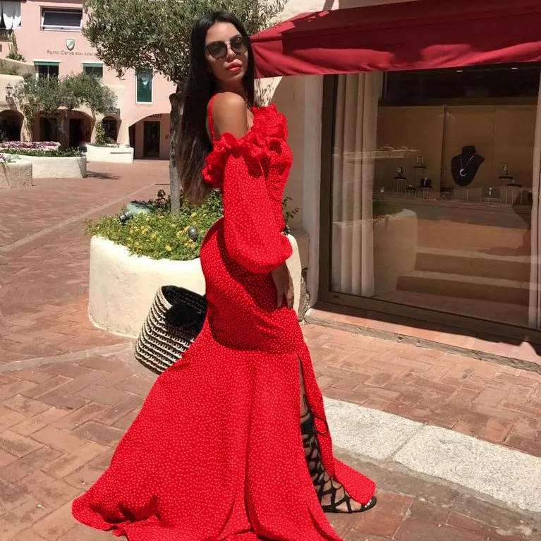 Красное шифоновое платье в горошек с открытыми плечами женское длинное оборками