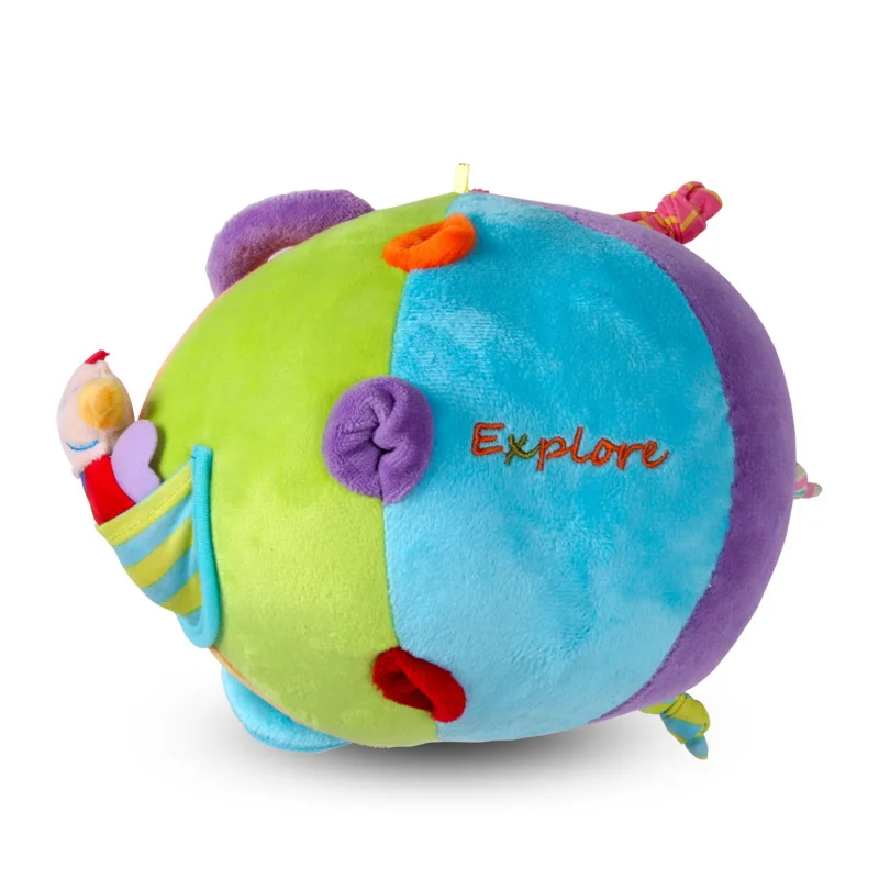 Детские руки захватывают ткань мяч красочные музыки смысле погремушка обучения