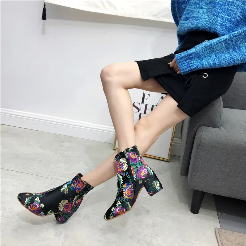 Женские ботинки в национальном стиле Осень зима 2018 Новые короткие с цветочной