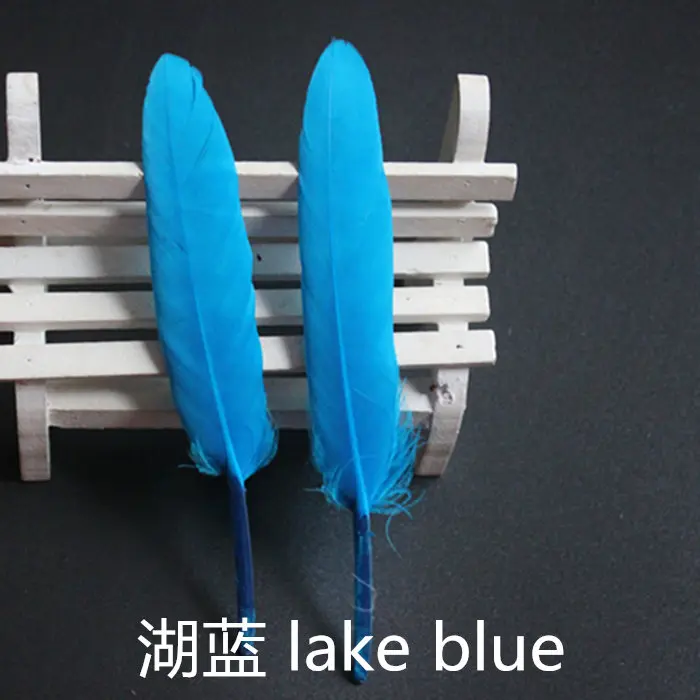 light blue Дешевые для продажи 50x красочные окрашенные Свободные гусиные перья из Индии; для головного убора DIY свадебный букет украшения ремесло для домашнего декора - Цвет: light blue