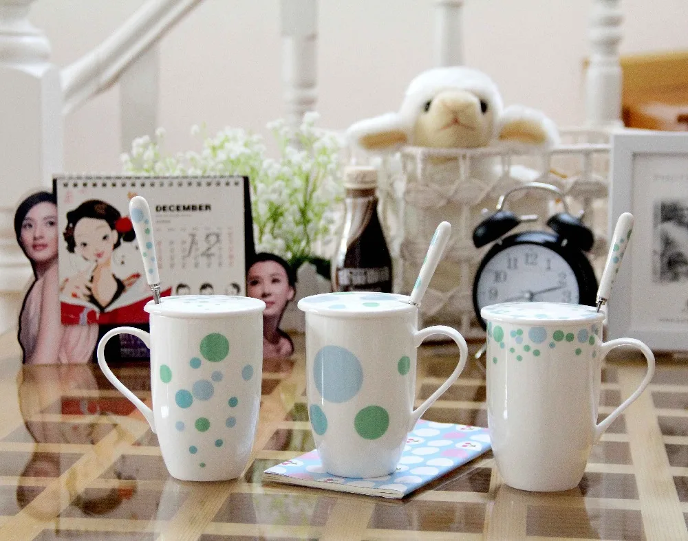 Christmas gifts. China's porcelain capital of Jingdezhen decal cartoon cup dot patterns with a spoon. | Дом и сад
