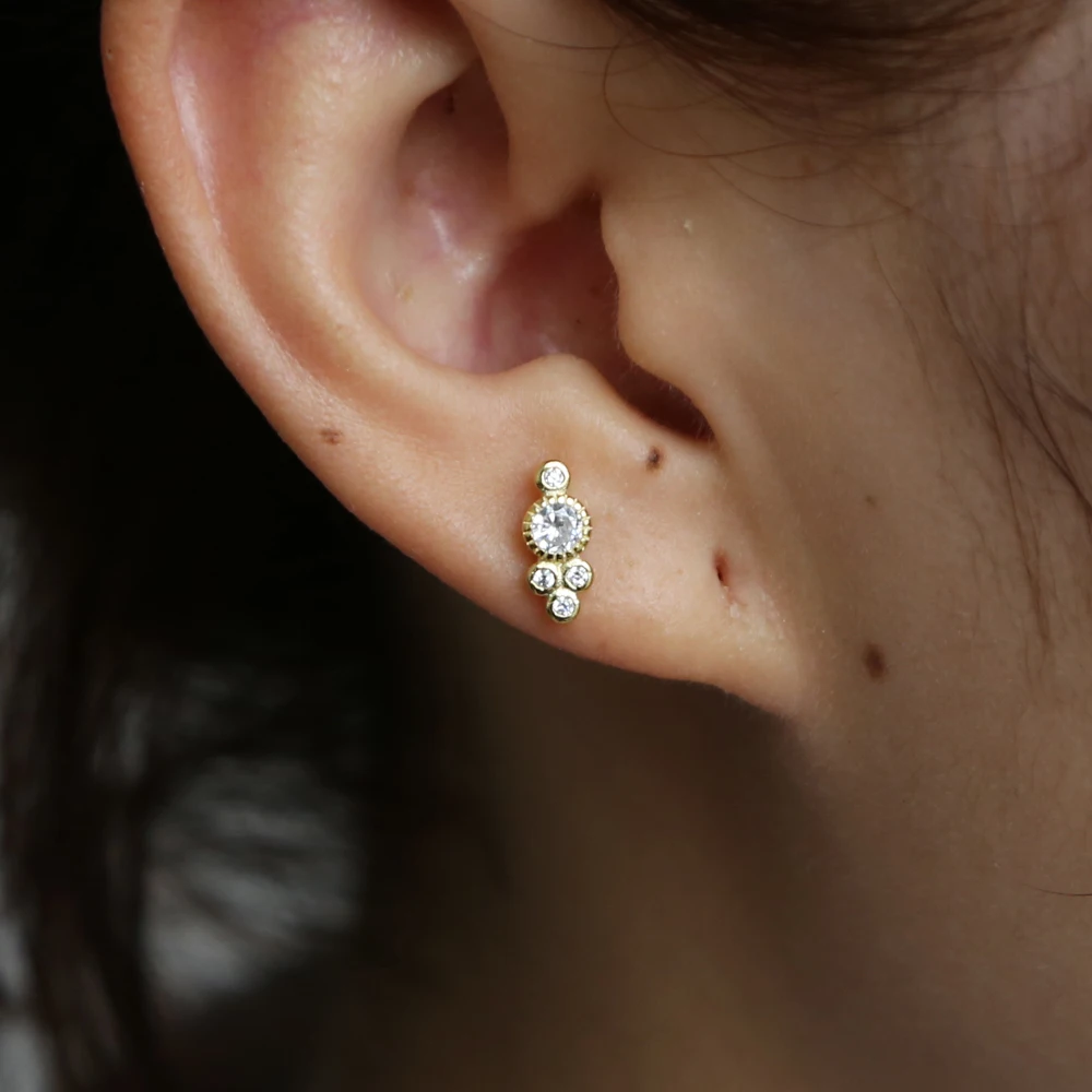 2018 минимальные ювелирные изделия Изящные маленькие серьги гвоздики с фианитом