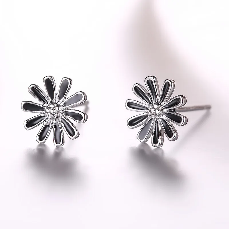 Корейская версия винтажные черные серьги в форме хризантемы |