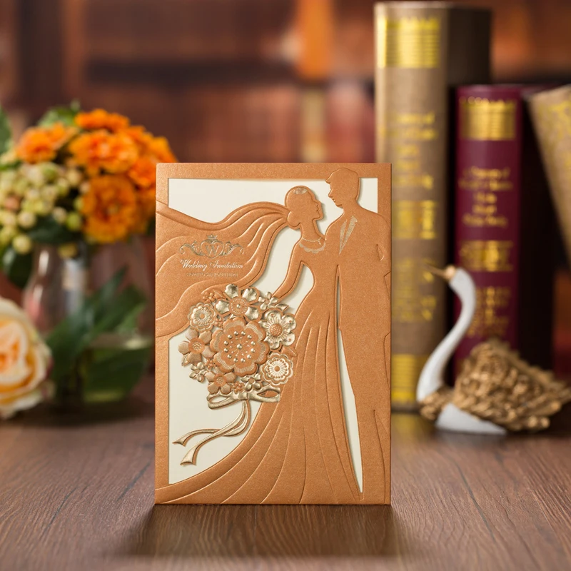 

(50 шт./лот) Лазерная огранка золота свадебные приглашения персонализированные печати невесты и жениха брак карты для украшения партии CX069