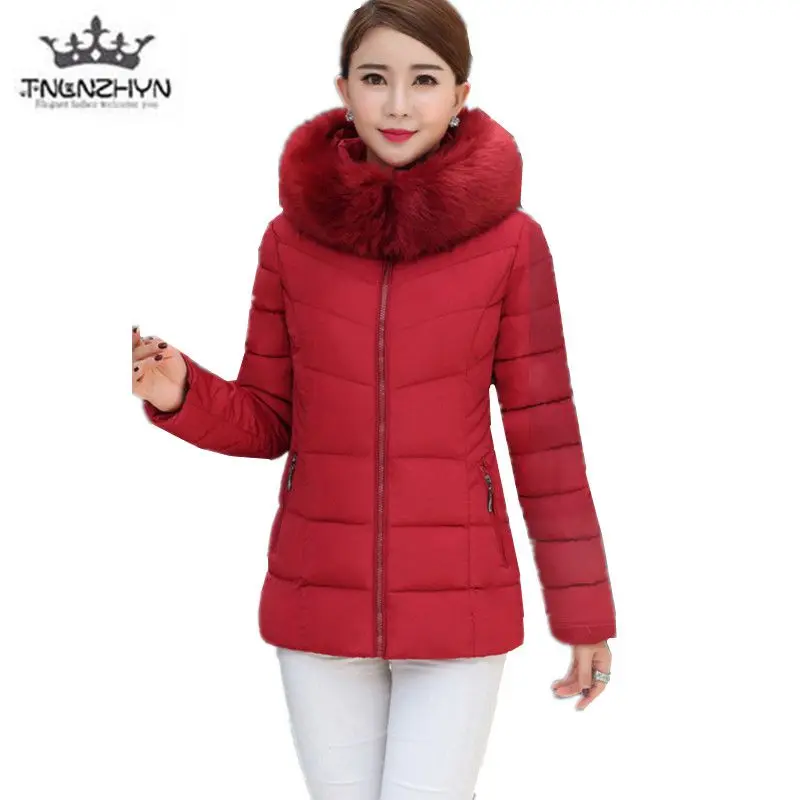 Женская зимняя куртка с капюшоном короткая теплая хлопковая пуховая меховым