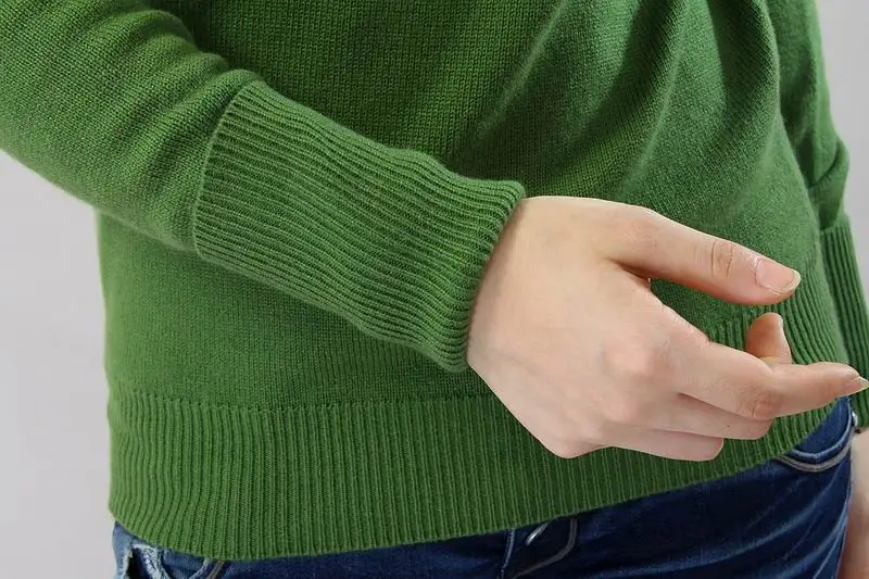 Чистый кашемировый свитер для женщин с глубоким v-образным вырезом пуловер из